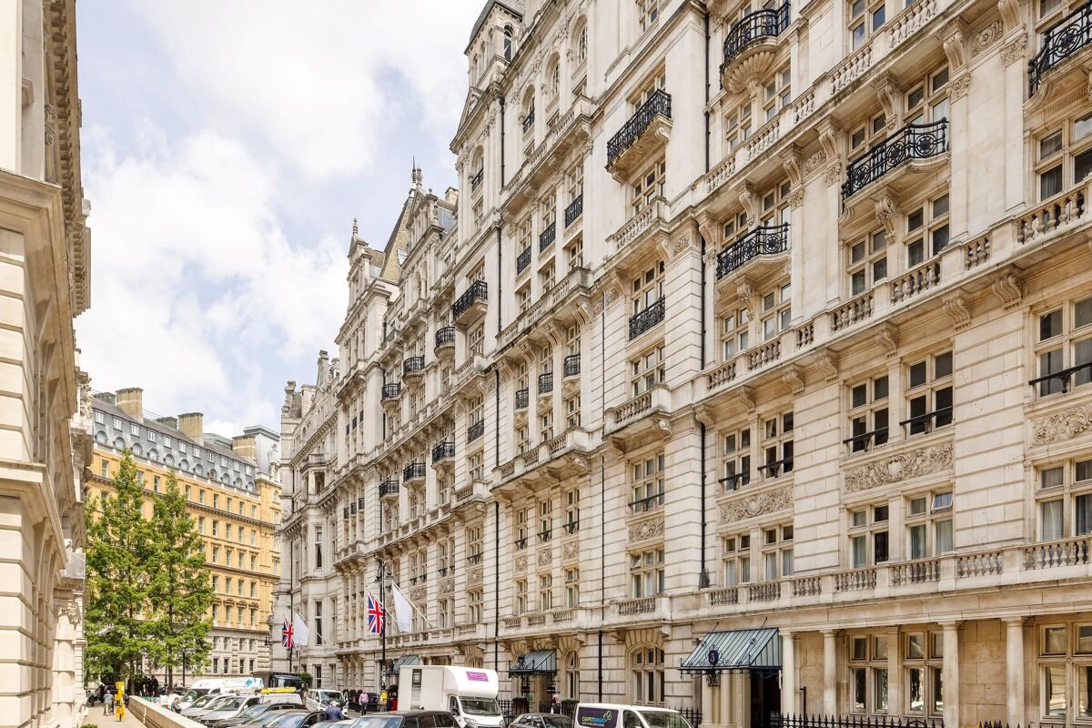 2 bedroom flat in Whitehall Court