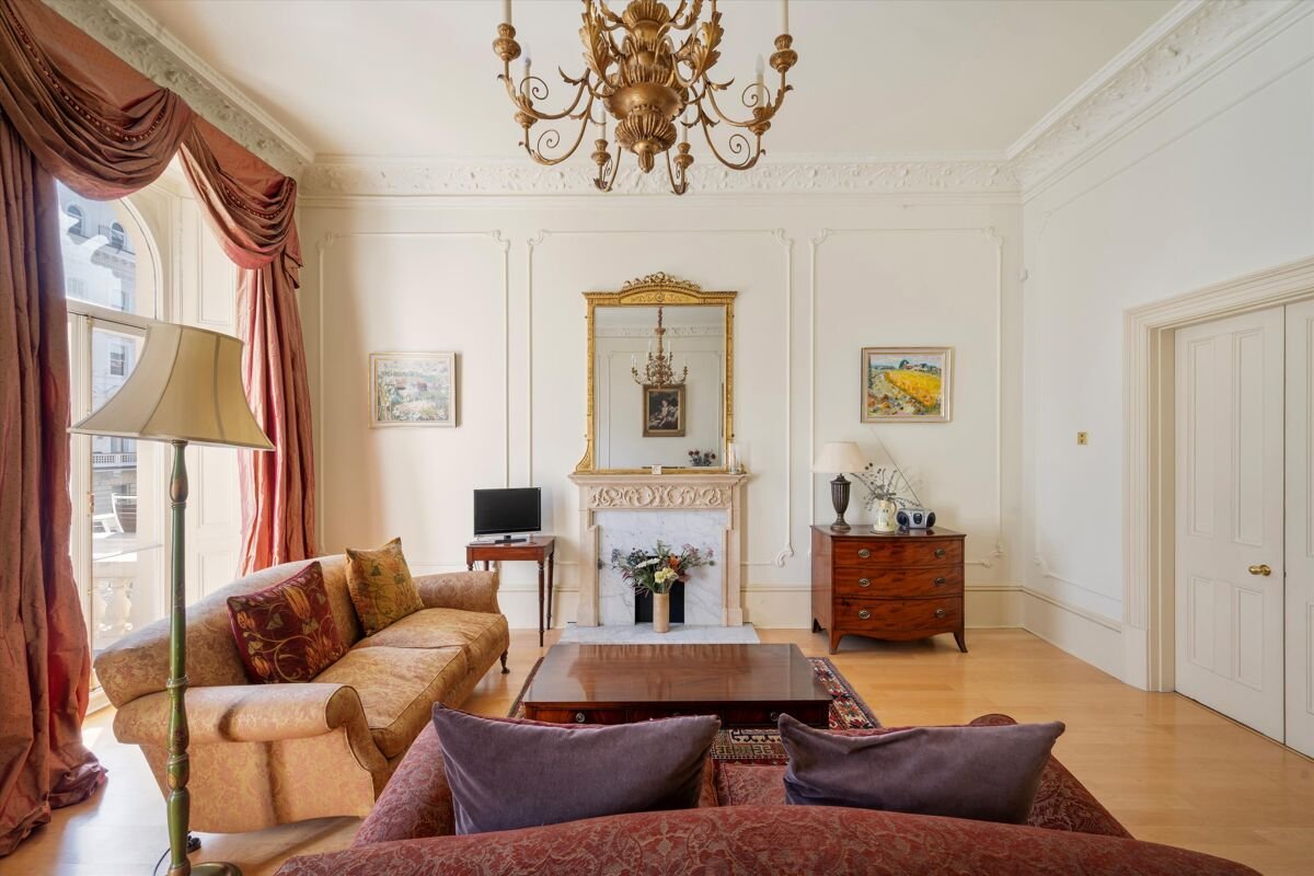 2 bedroom flat in Queen's Gate Terrace