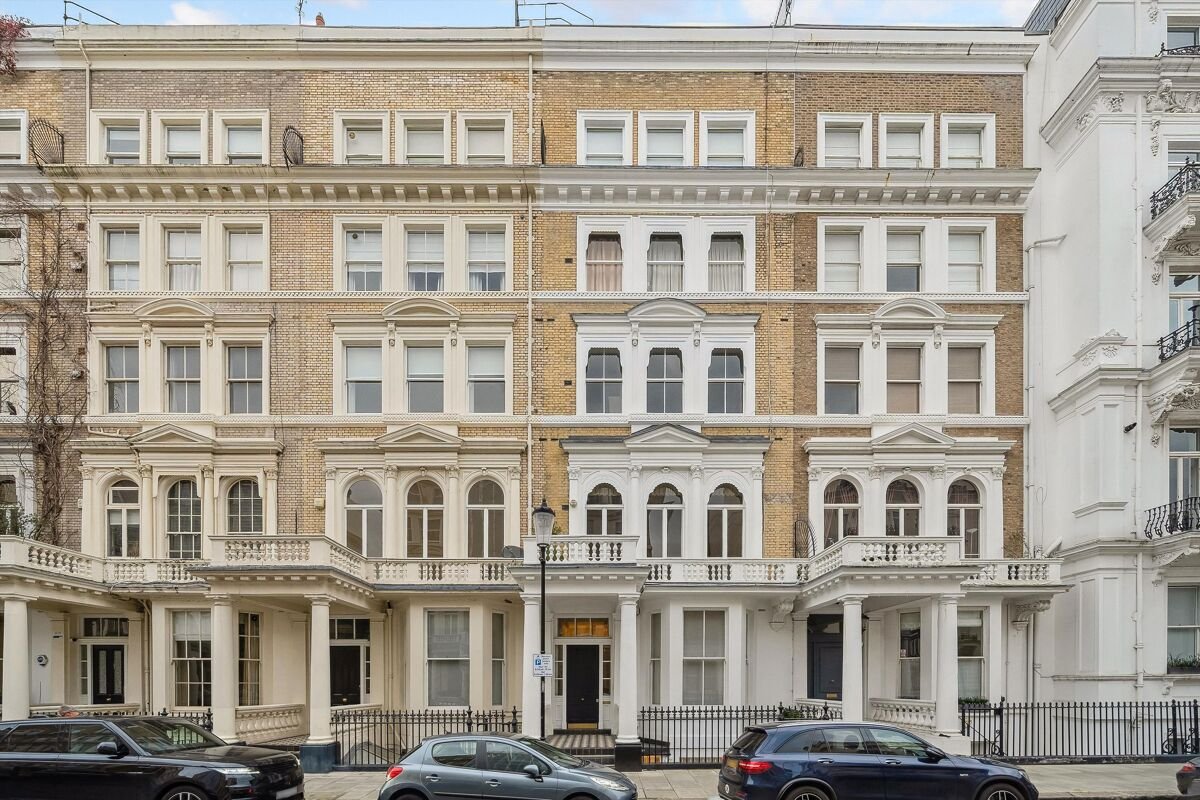 2 bedroom flat in Queen's Gate Place