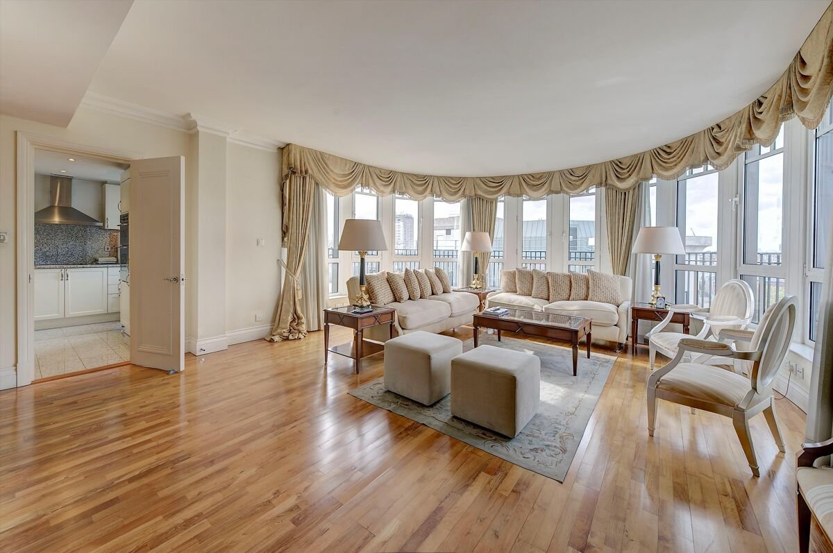 3 bedroom flat in St John's Building