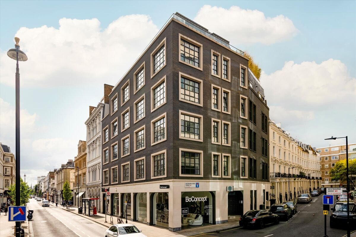 3 bedroom flat in Westbourne Grove
