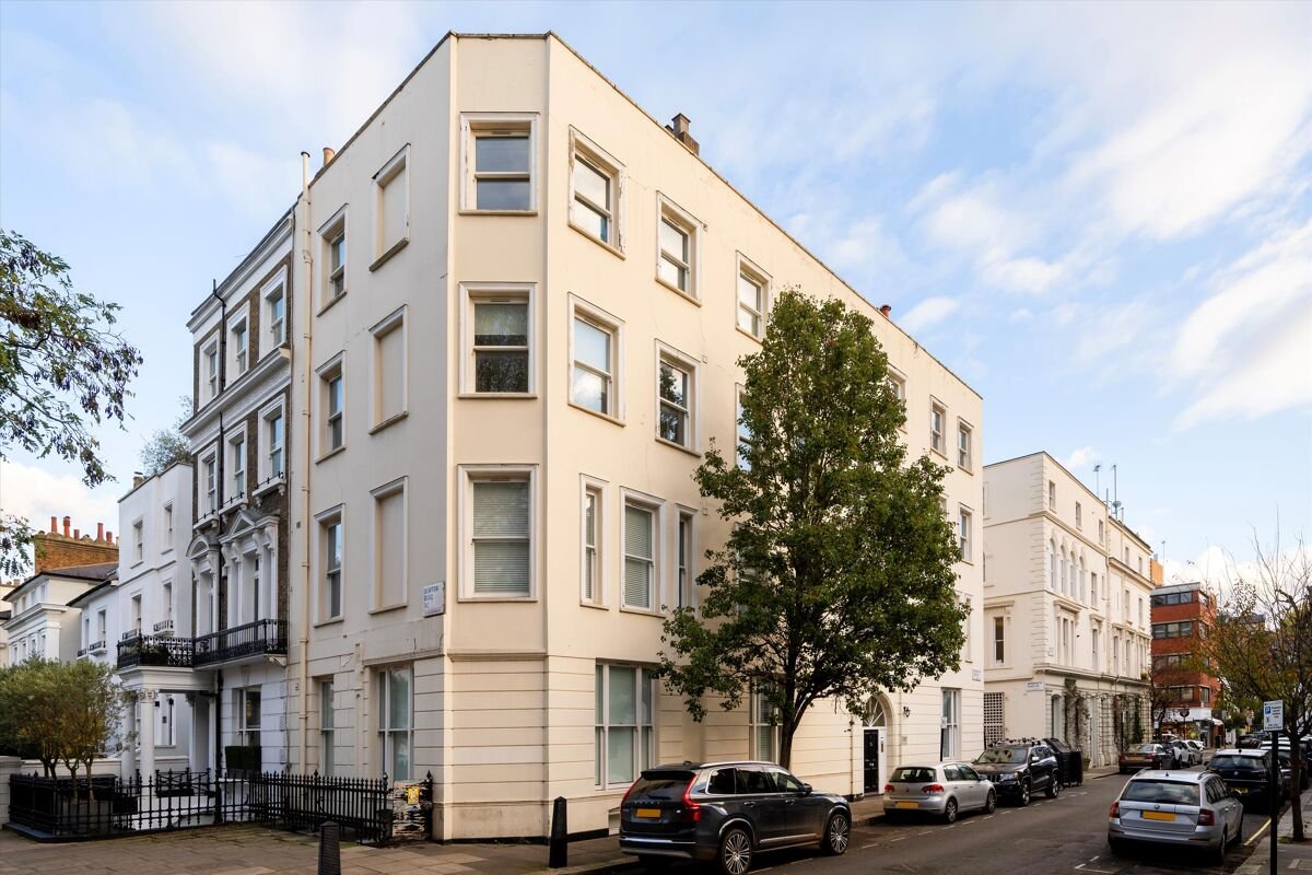 2 bedroom flat in Monmouth Road