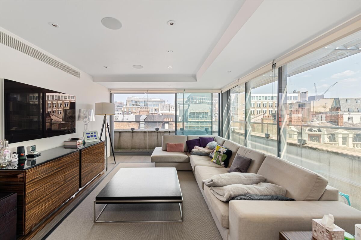 3 bedroom flat in James Street