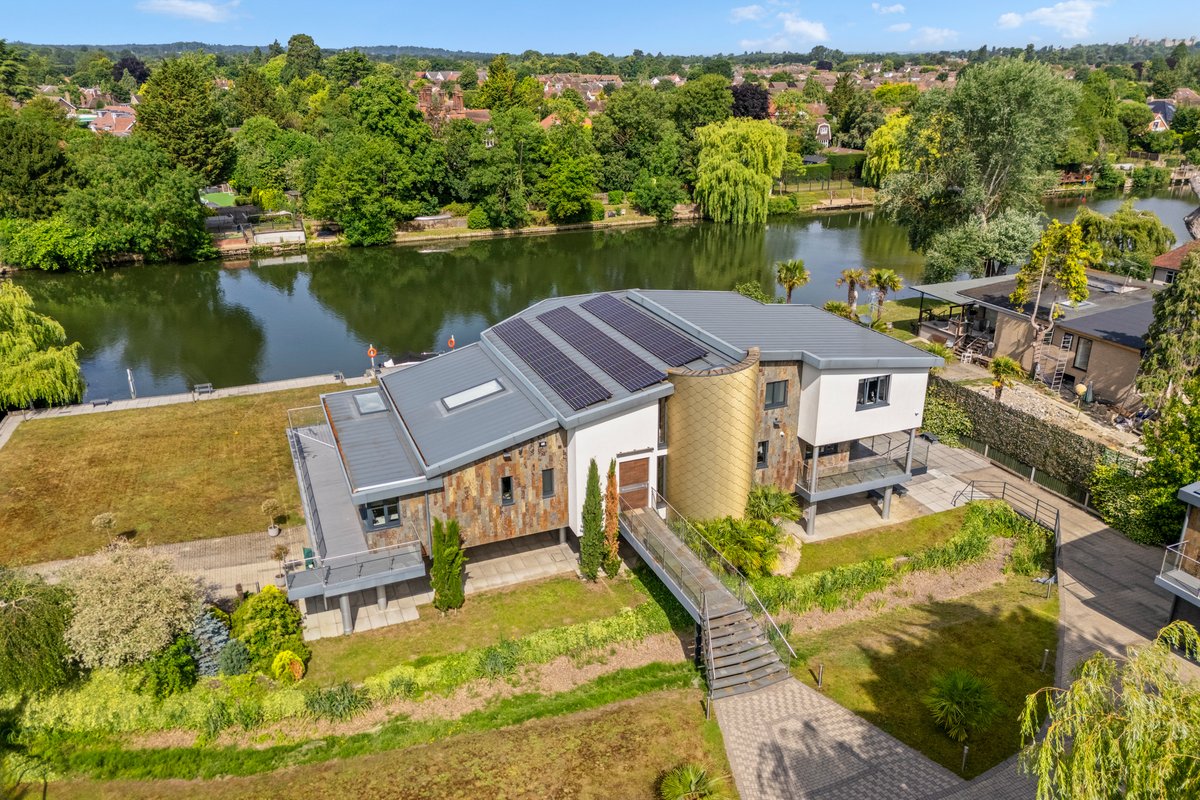 5 bedroom house in London • Freehold
