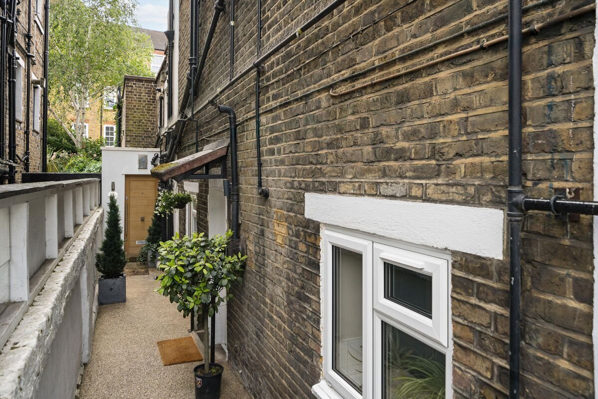 2 bedroom house in Gunter Grove