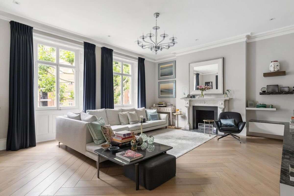 2 bedroom flat in Addison Road
