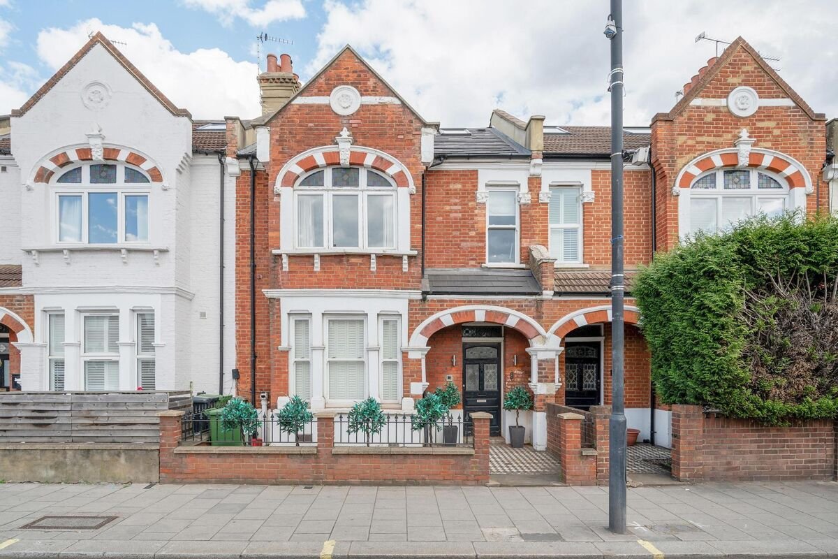3 bedroom duplex in Fulham Palace Road