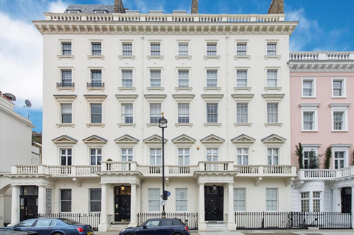 2 bedroom flat in Lyall Street