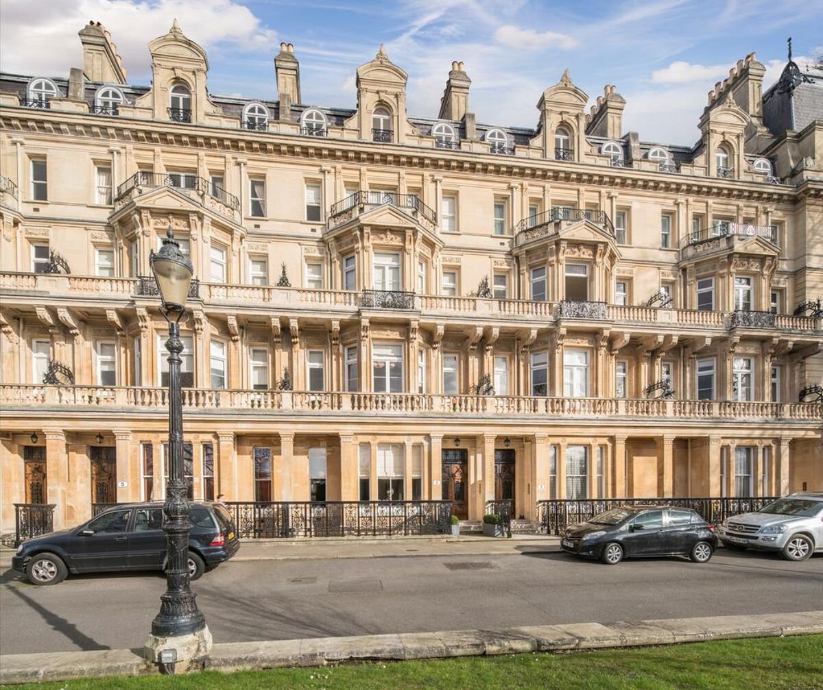 5 bedroom flat in Cambridge Gate