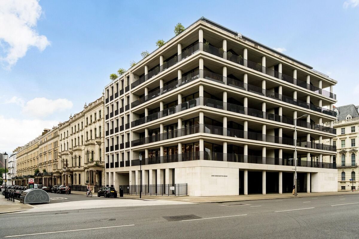 1 bedroom flat in One Kensington Gardens