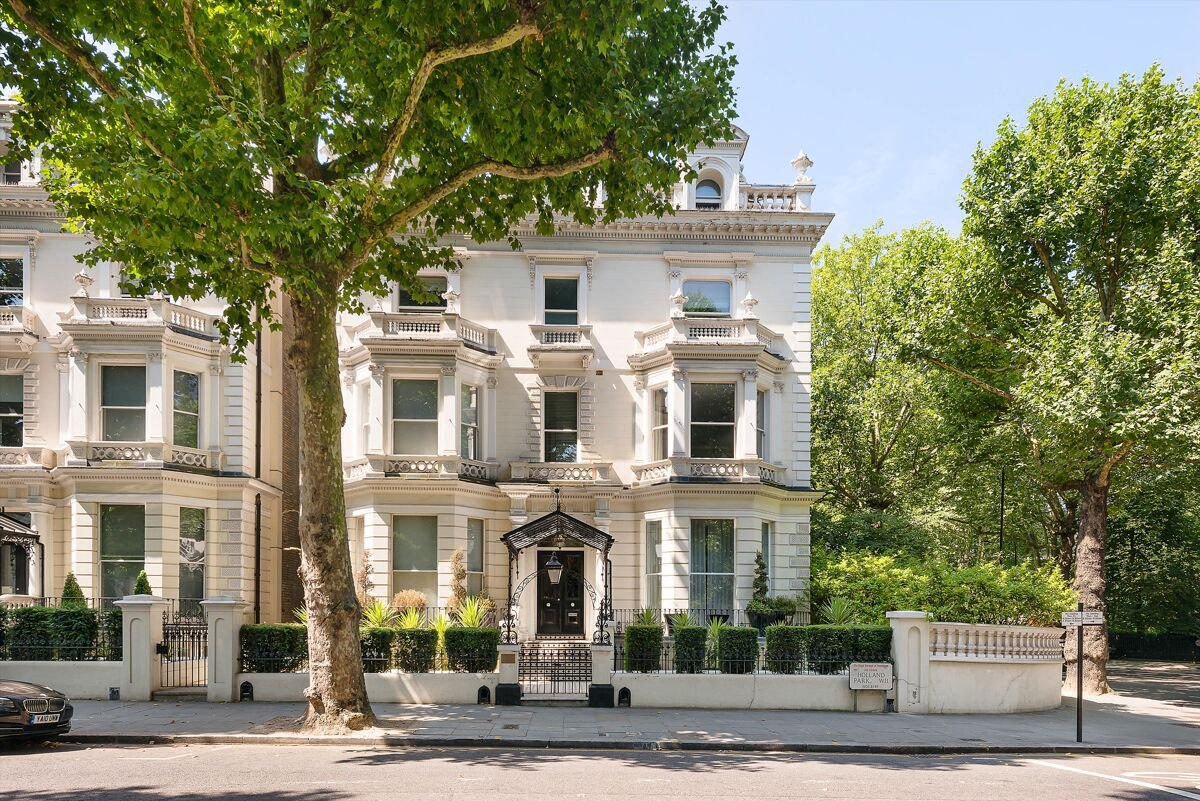 4 bedroom flat in Holland Park