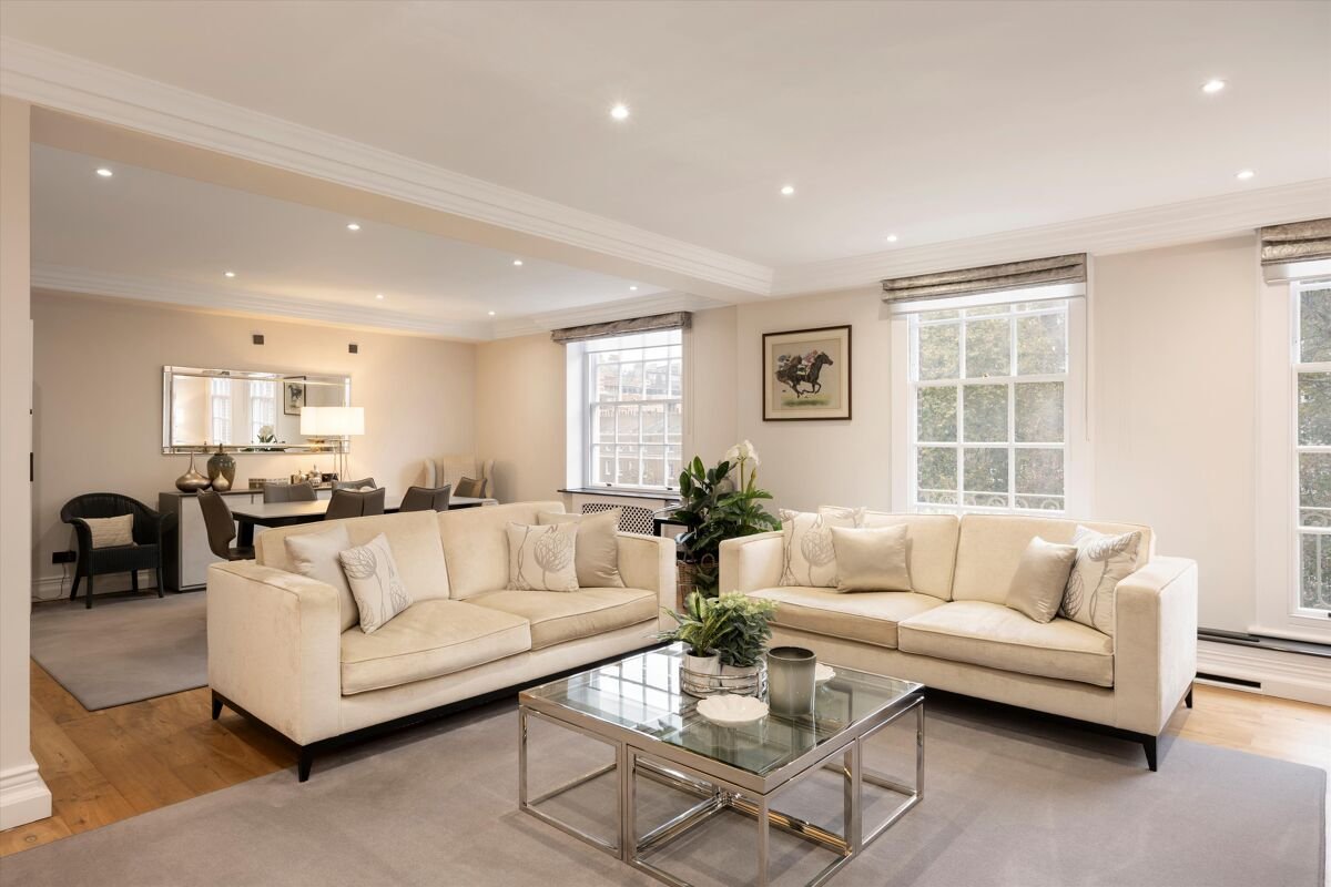 4 bedroom flat in Lowndes Square