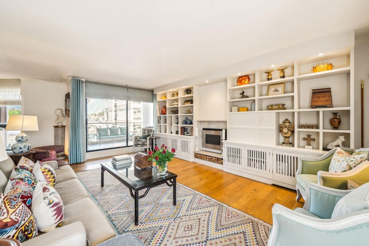3 bedroom flat in Waterside Point