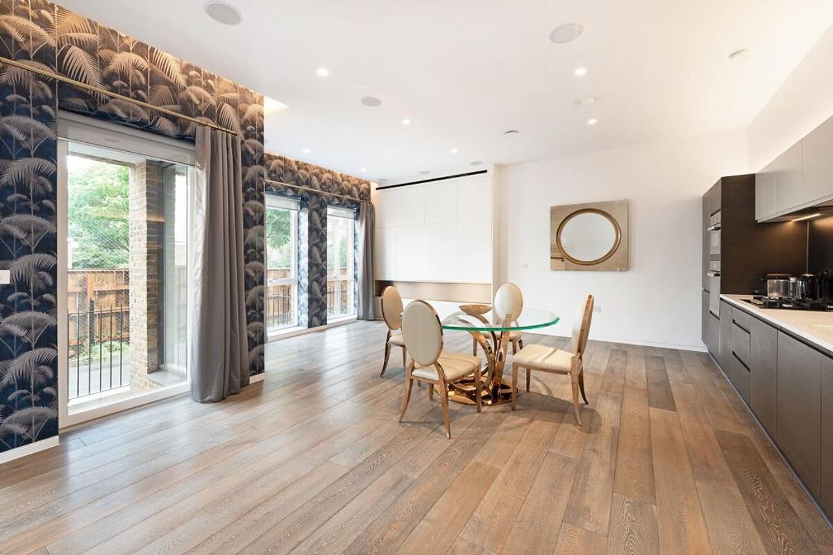 3 bedroom flat in Seymour Place