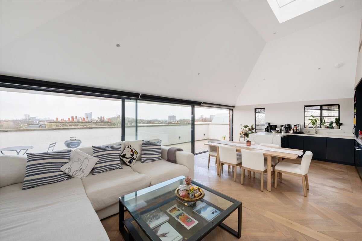 2 bedroom flat in Hamilton Court