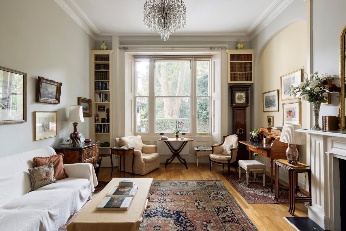 2 bedroom flat in Cornwall Gardens