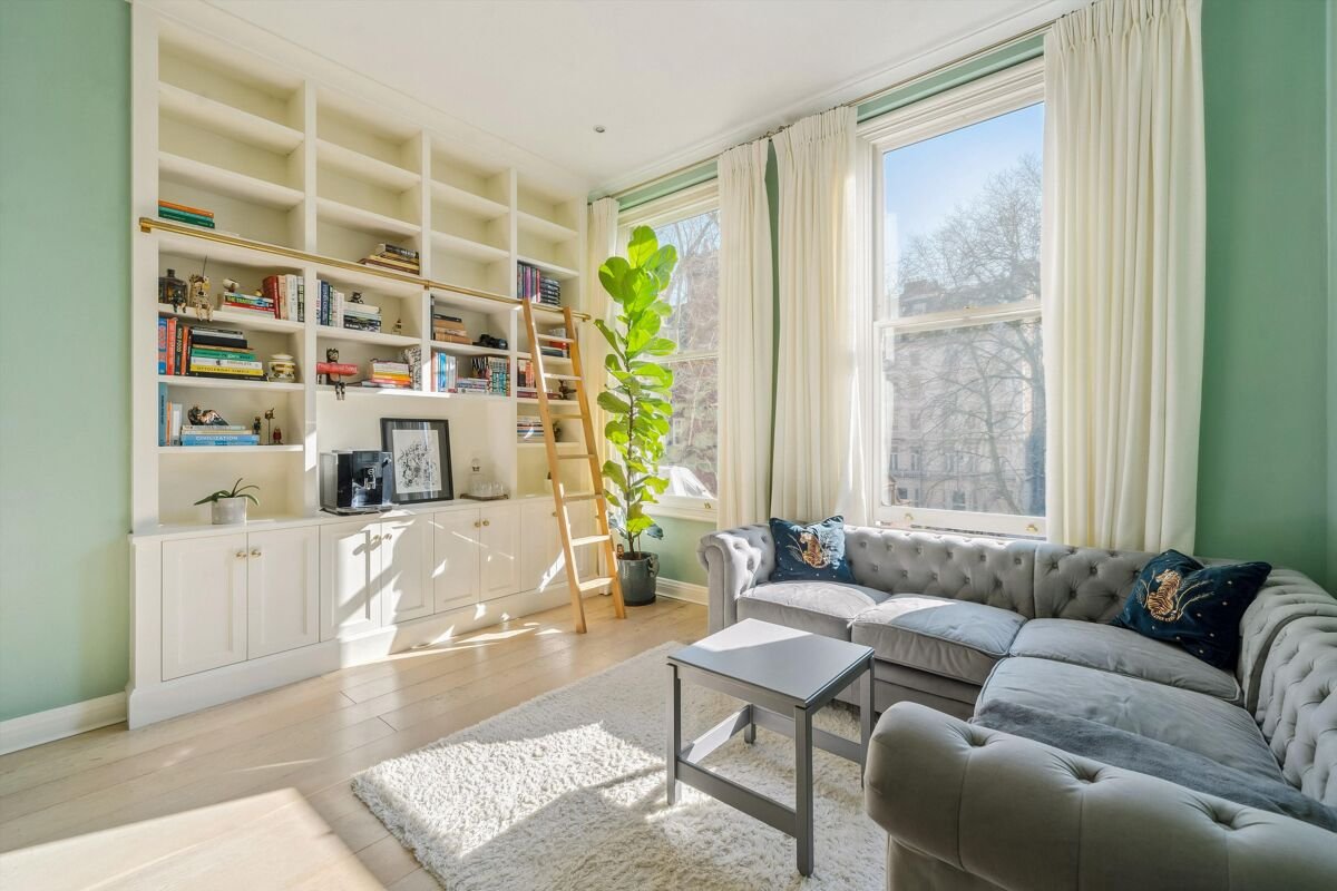 2 bedroom flat in Courtfield Road