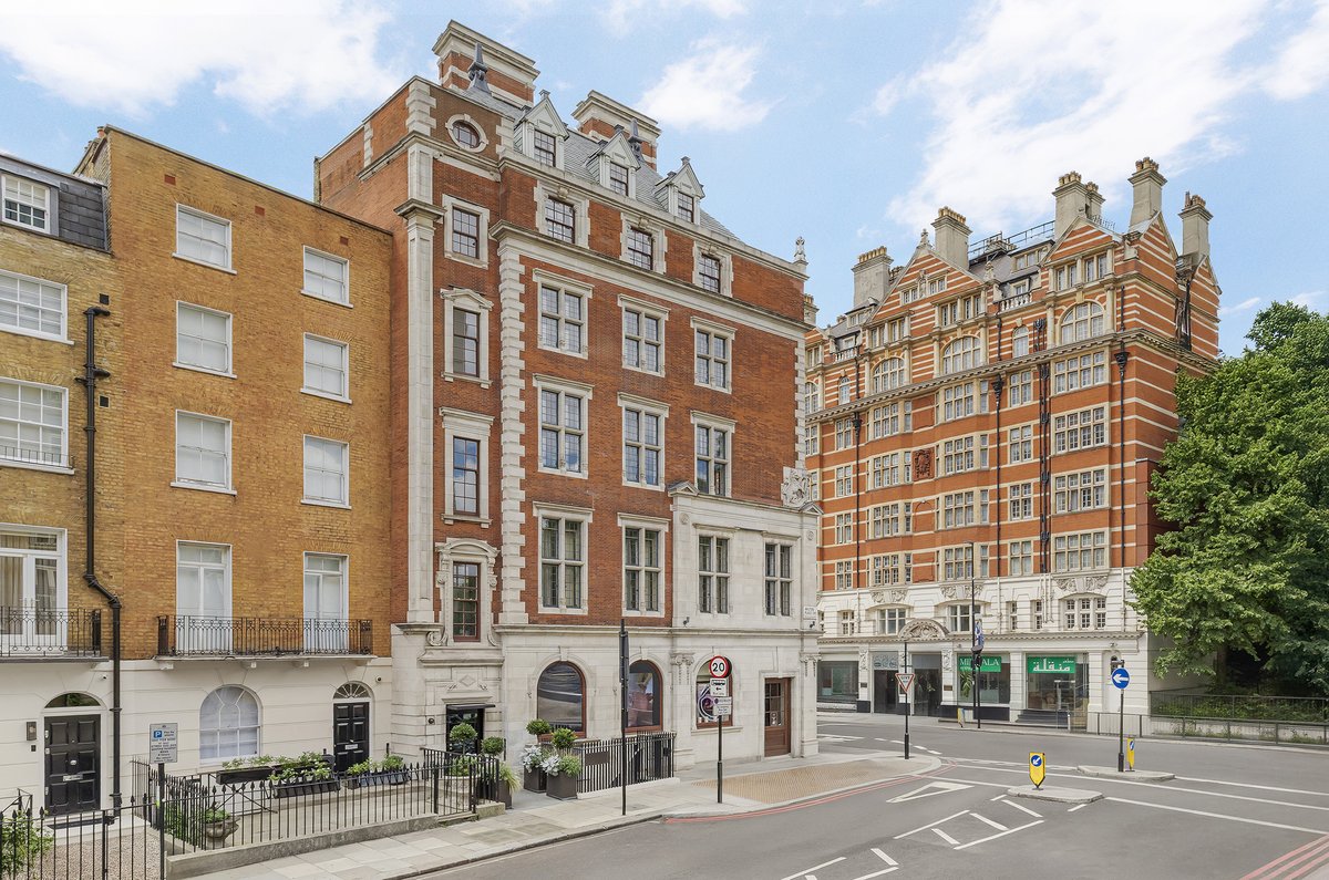 Exceptional six-bedroom apartment in Knightsbridge Gate
