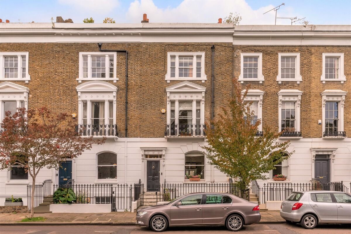 4 bedroom house in Thornhill Square