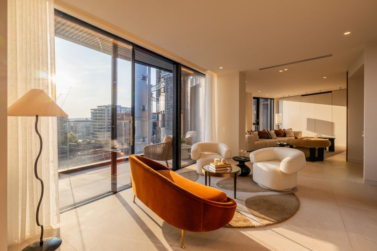 4 bedroom penthouse in 1 Lewis Cubitt Square