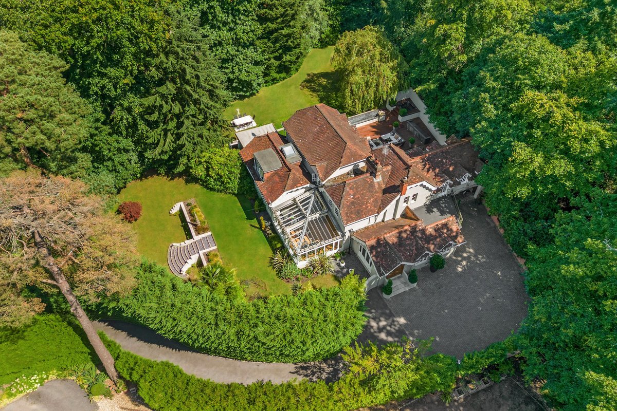 6 bedroom house in London • Freehold