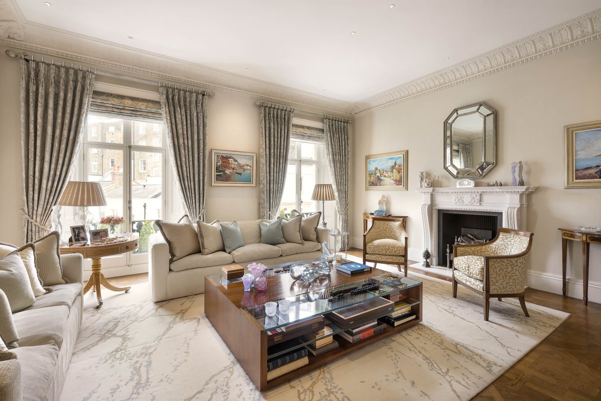 6 bedroom house in London • Freehold