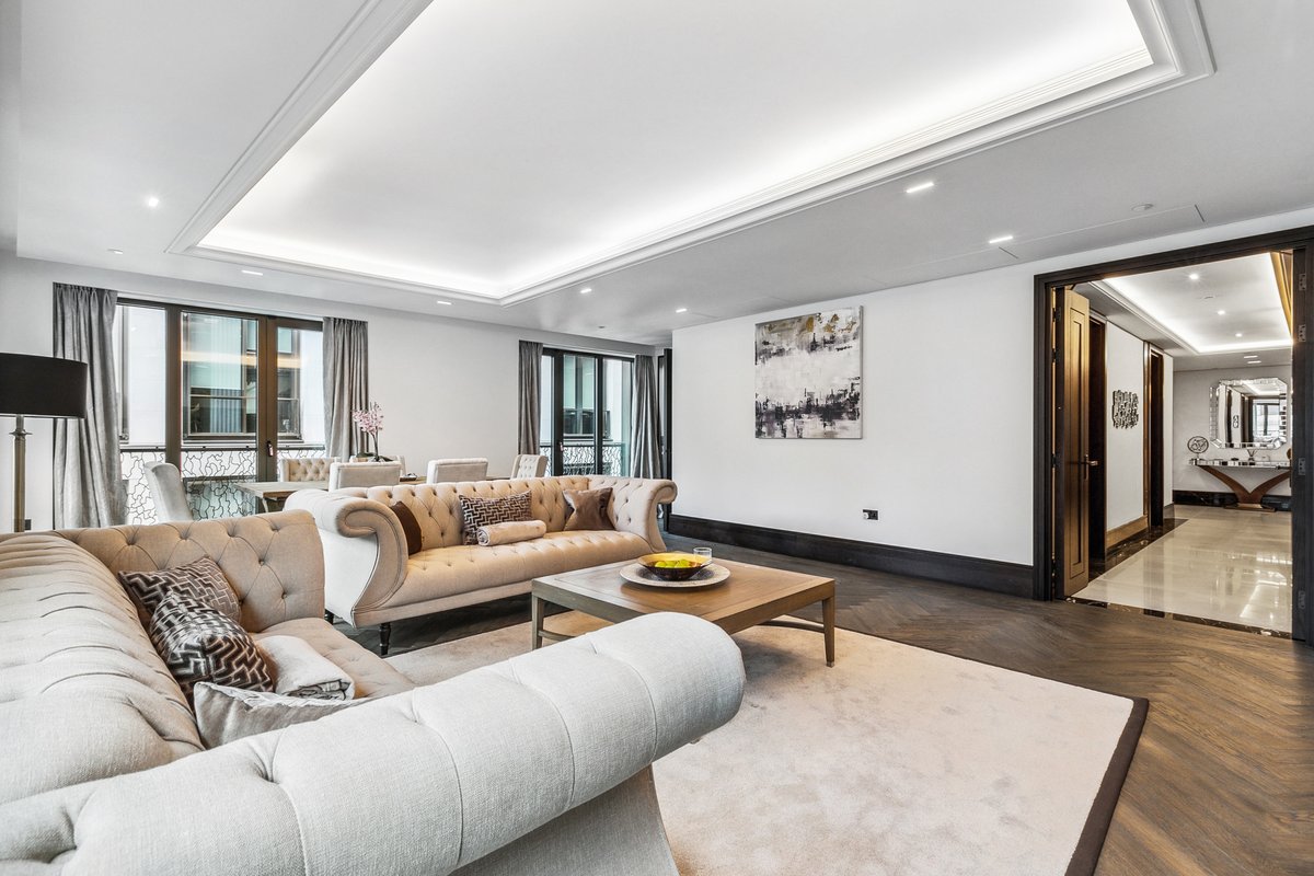 Stunning two-bedroom flat in Mayfair with amazing amenities