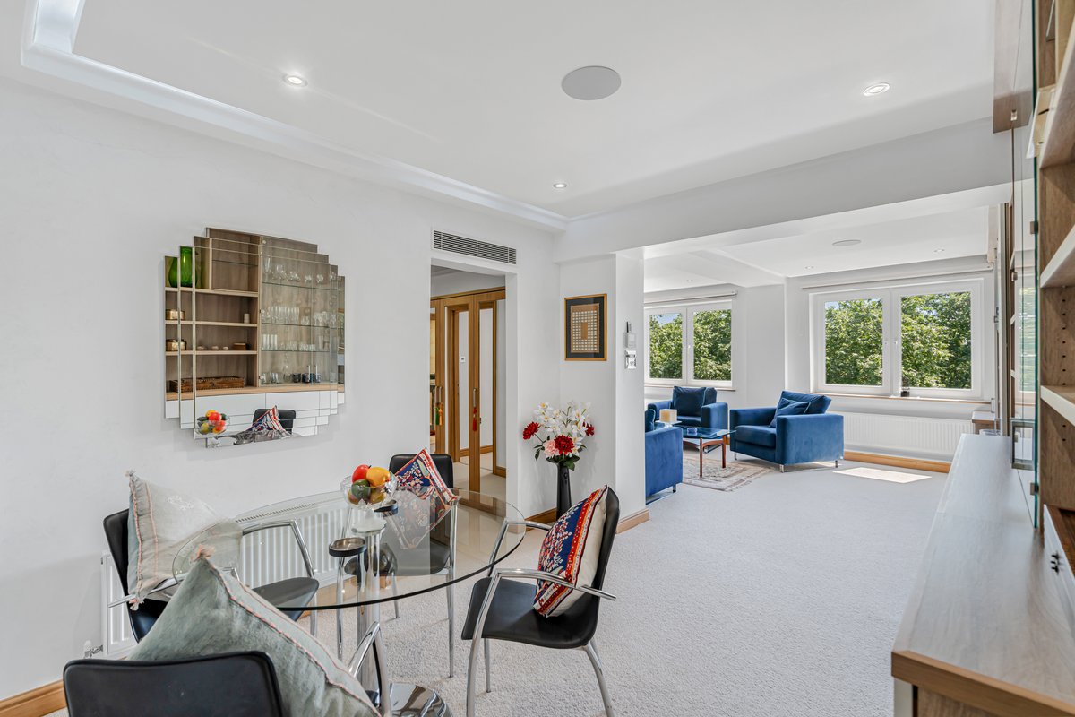3 bedroom flat in London • Leasehold