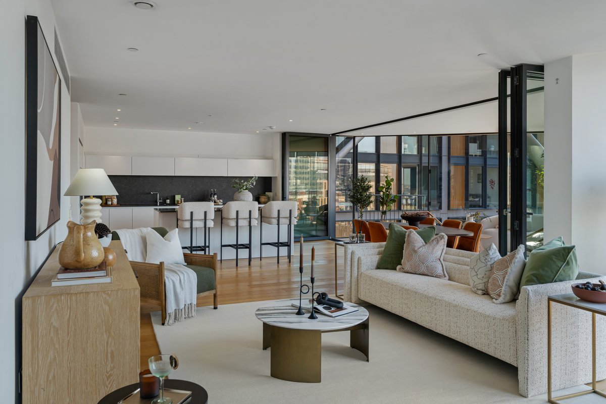 3 bedroom flat in London • Leasehold