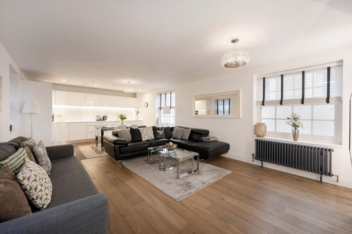 2 bedroom flat in Exchange Court