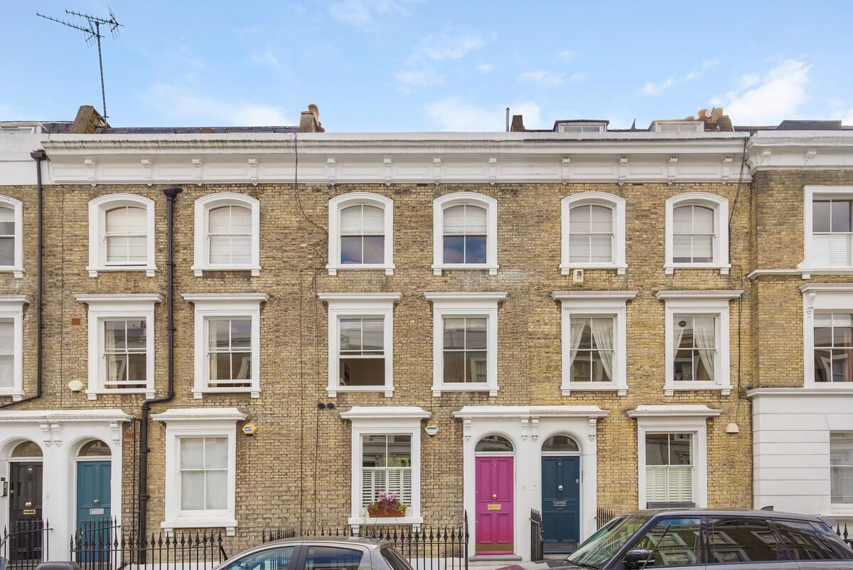 2 bedroom flat in Ifield Road