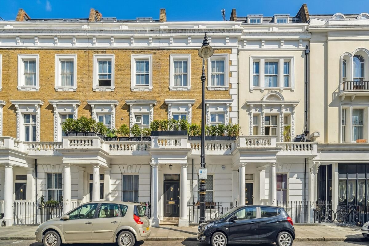 3 bedroom house in Denbigh Place