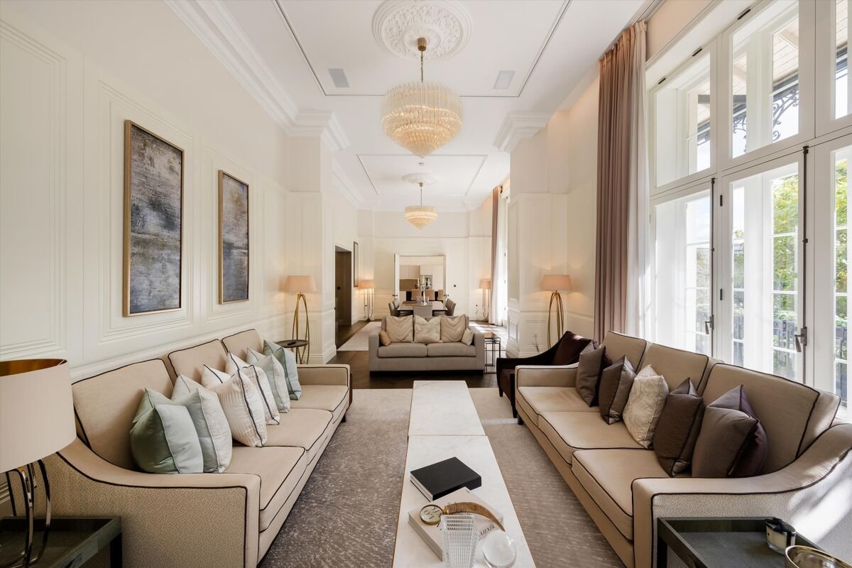 4 bedroom duplex in Connaught Place