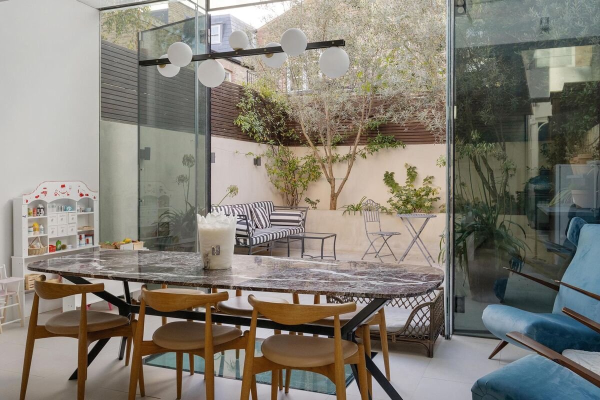 6 bedroom house in Chipstead Street