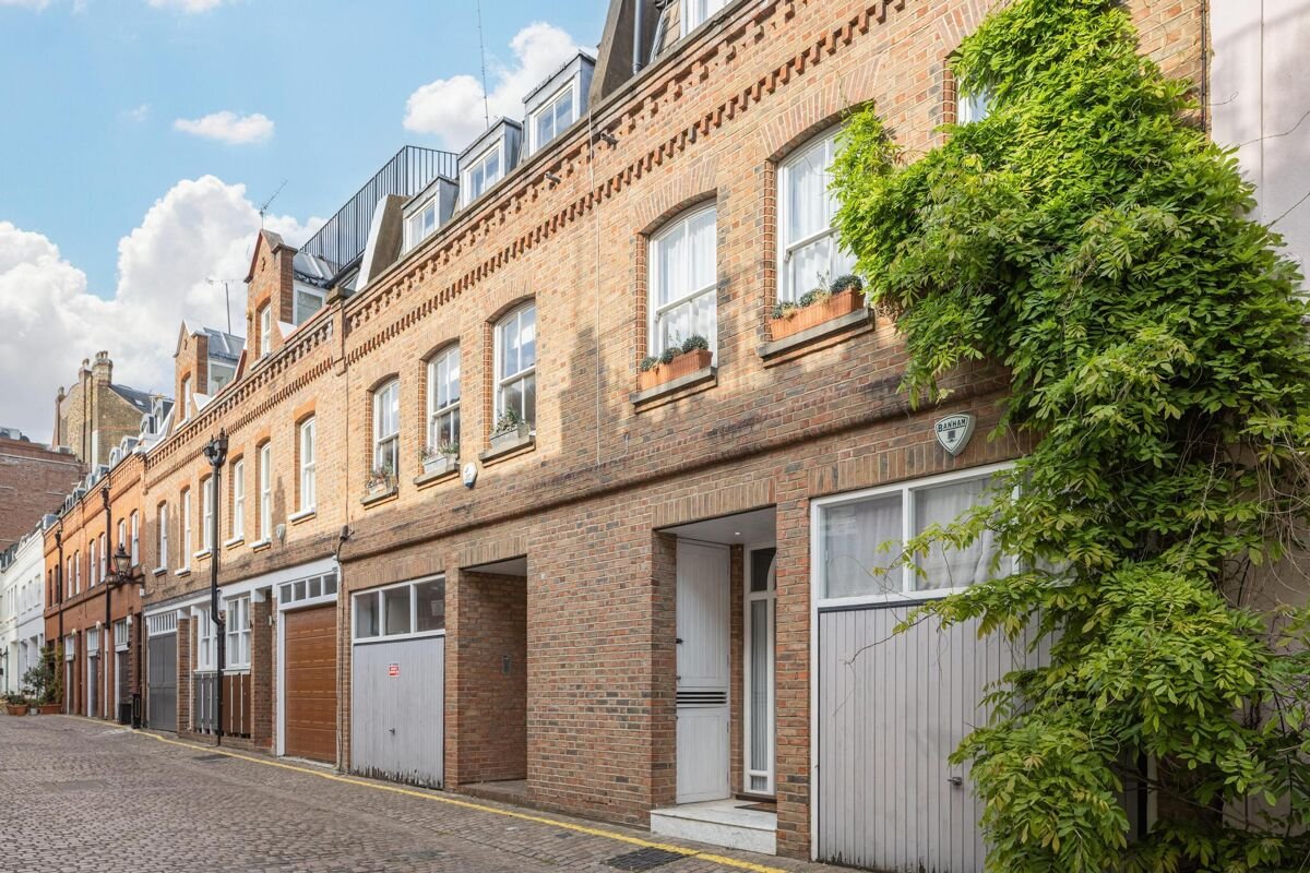 4 bedroom house in Adam & Eve Mews