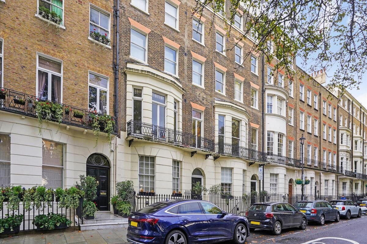 3 bedroom flat in Montagu Square