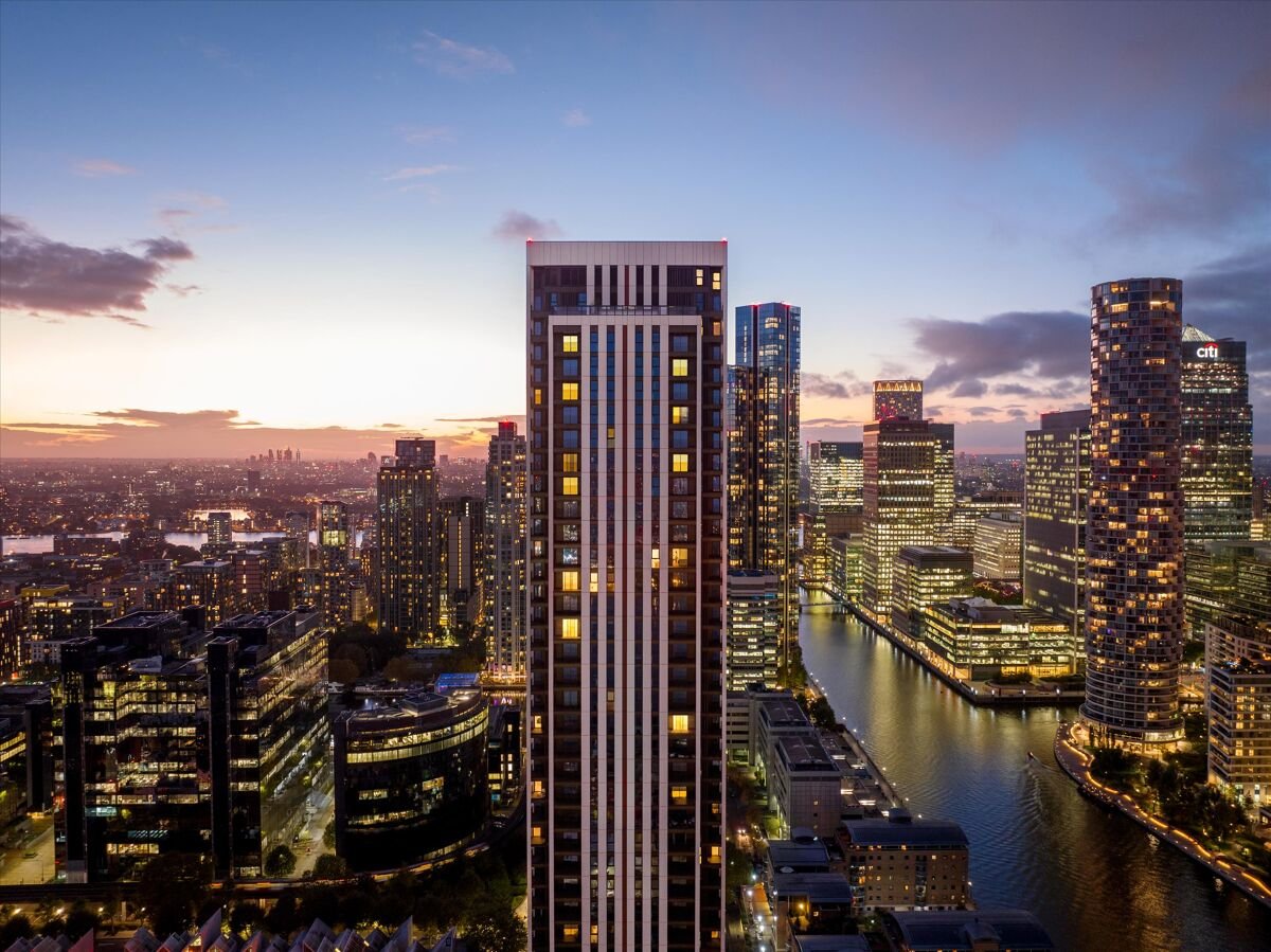 3 bedroom flat in One Thames Quay