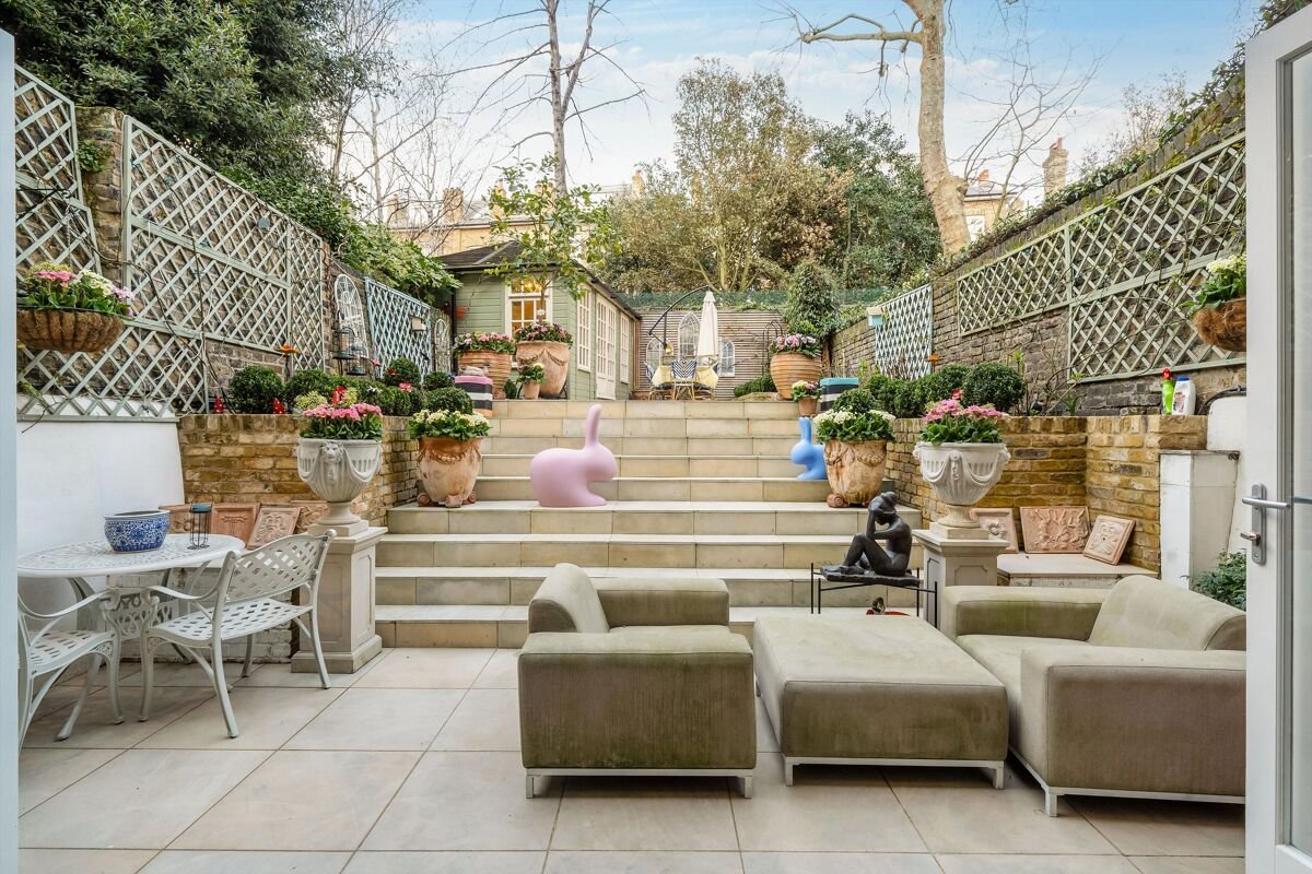2 bedroom flat in Harcourt Terrace