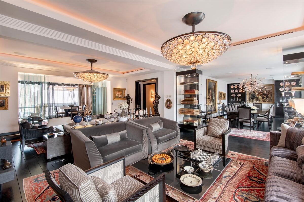 4 bedroom flat in Hill Street