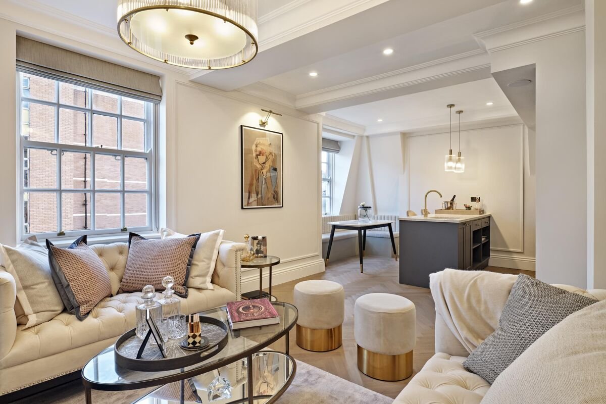 2 bedroom flat in Ovington Court