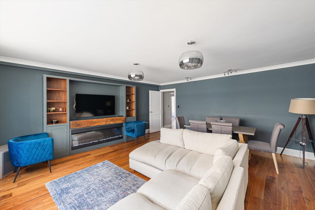 3 bedroom flat in Great Portland Street