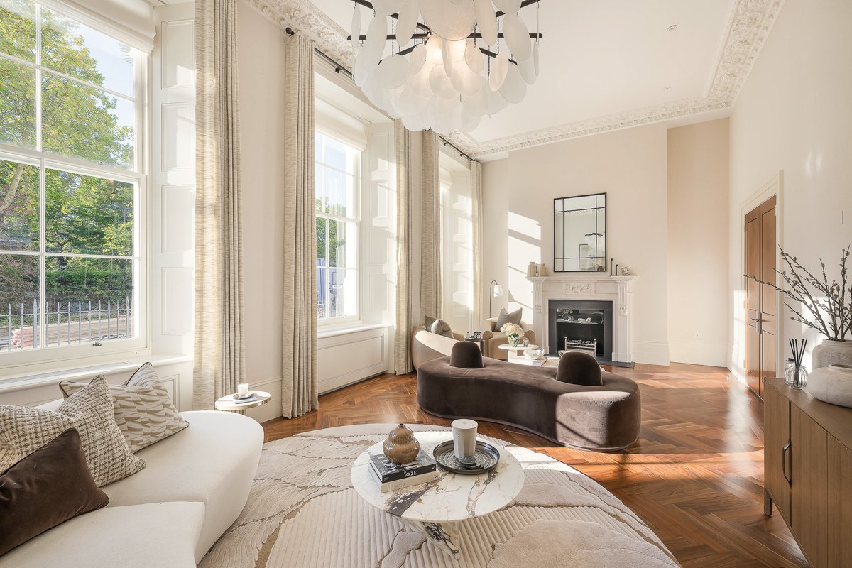 4 bedroom flat in London • Freehold