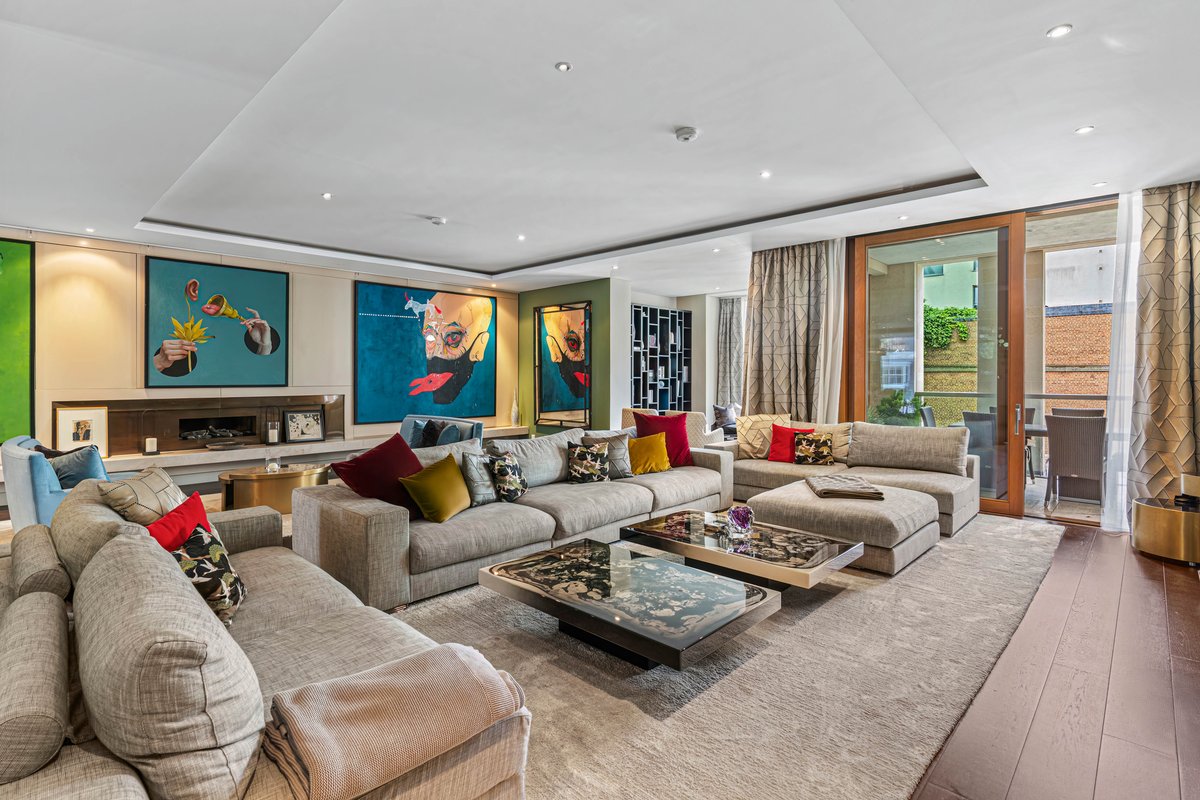 3 bedroom flat in London • Leasehold