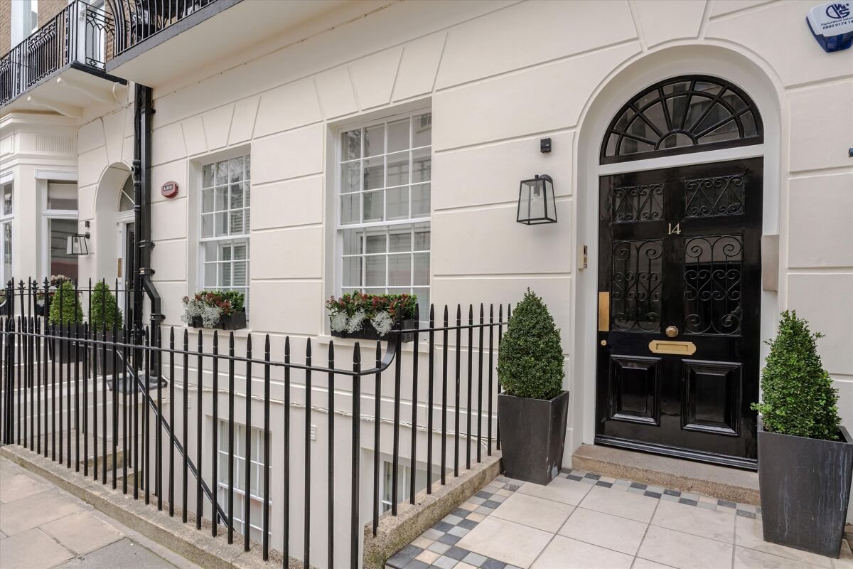 3 bedroom duplex in Montagu Place
