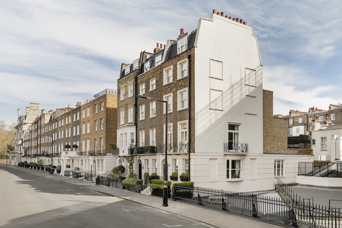 6 bedroom house in London • Freehold