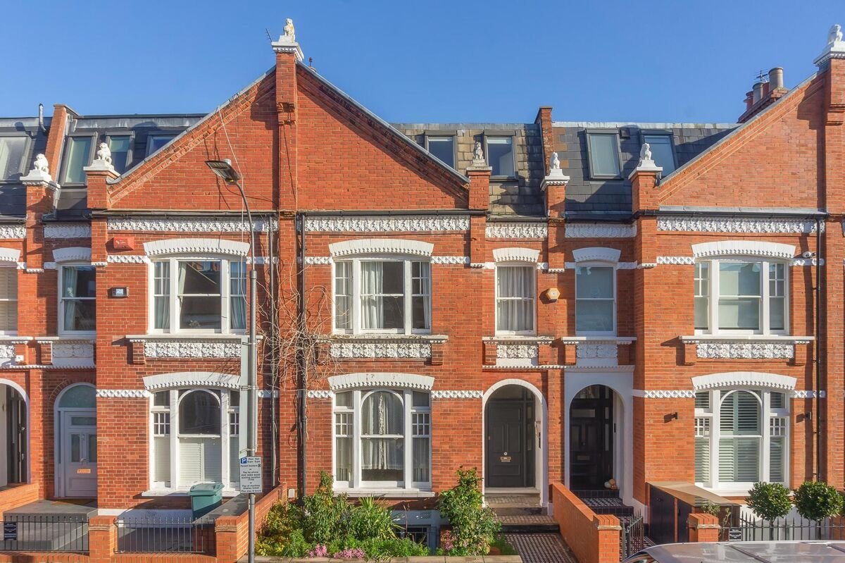 3 bedroom flat in Quarrendon Street