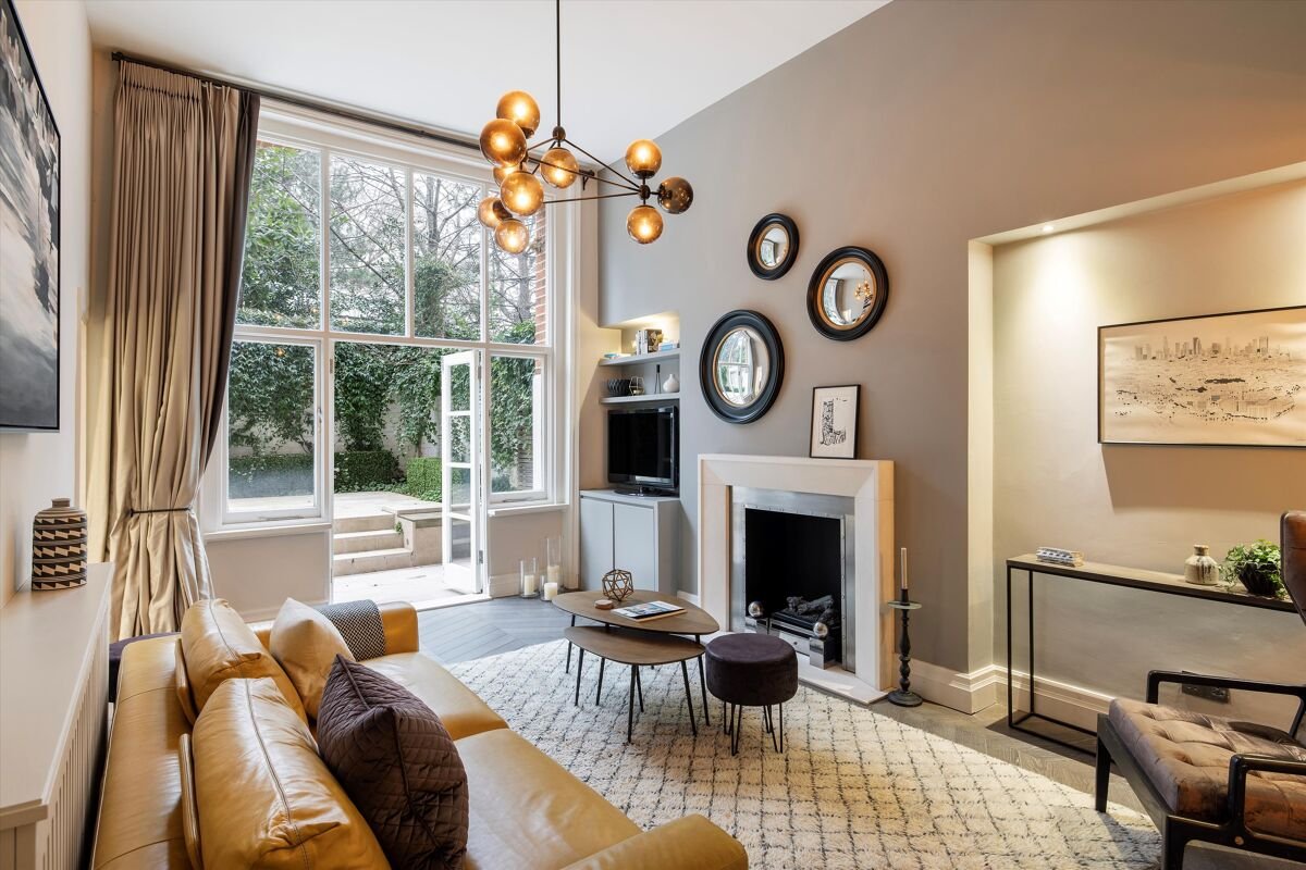 2 bedroom flat in Embankment Gardens