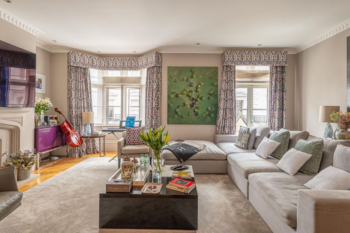 3 bedroom flat in Rose Square