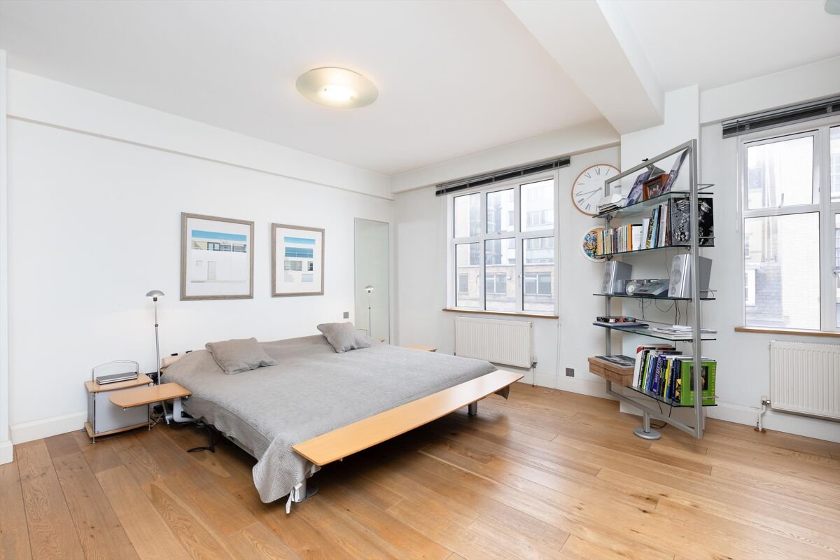 2 bedroom flat in Hallam Street