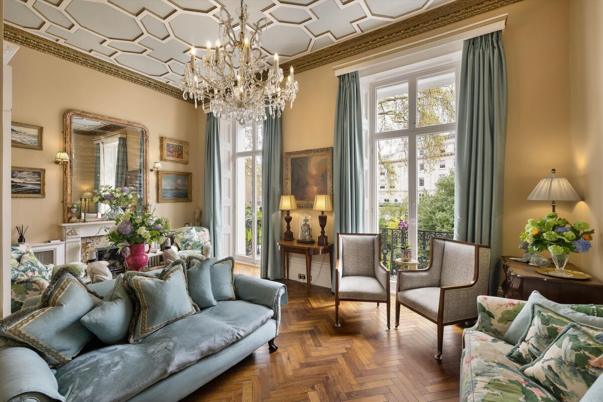 2 bedroom duplex in Wilton Crescent